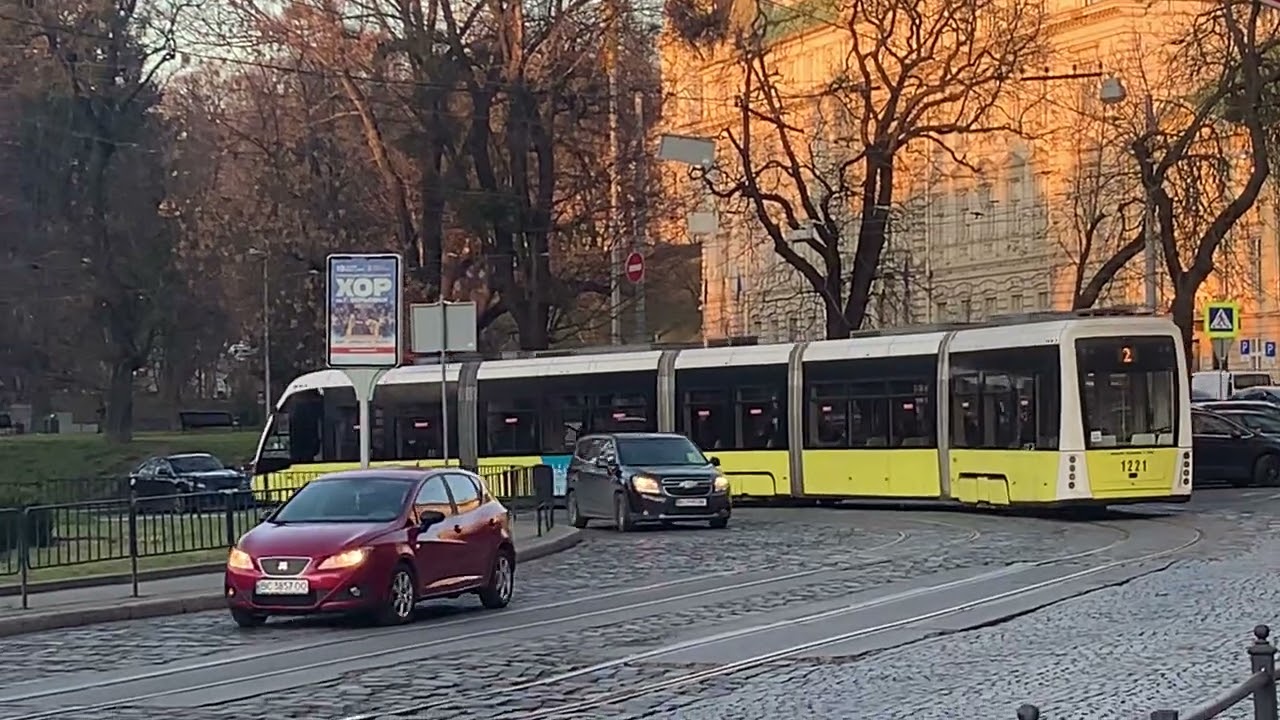 Міні відео-стрім з Площі Митної. Зйомка новітнього ЕЛЕКТРОНУ, а також автотрафіку. 