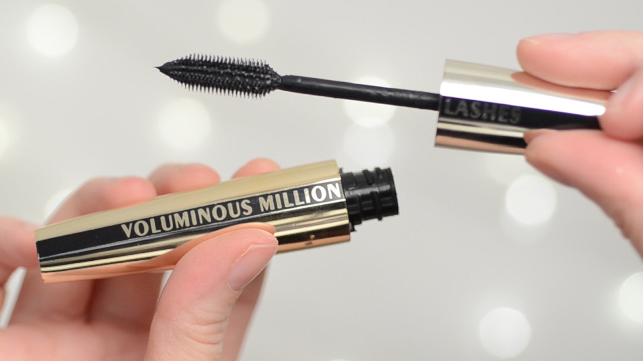 L'oreal Voluminous Million Lashes 12hr Wear Test & Review | CORRIE V