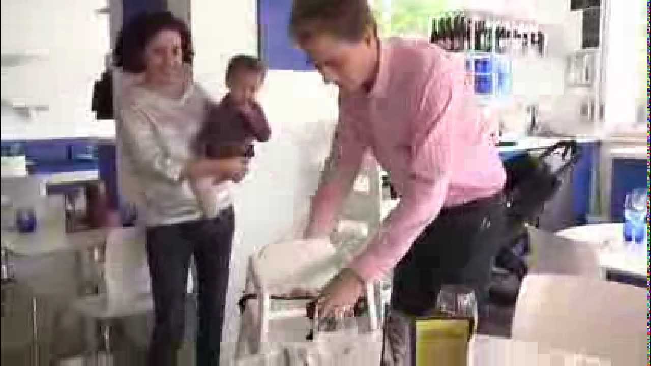 The No Tray High Chair - The UK's Favourite Restaurant High Chair