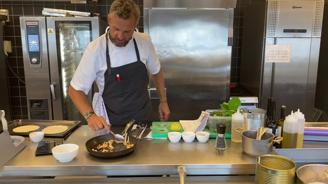 Svampe tortilla med karameliseret l&oslash;g og vesterhavsost