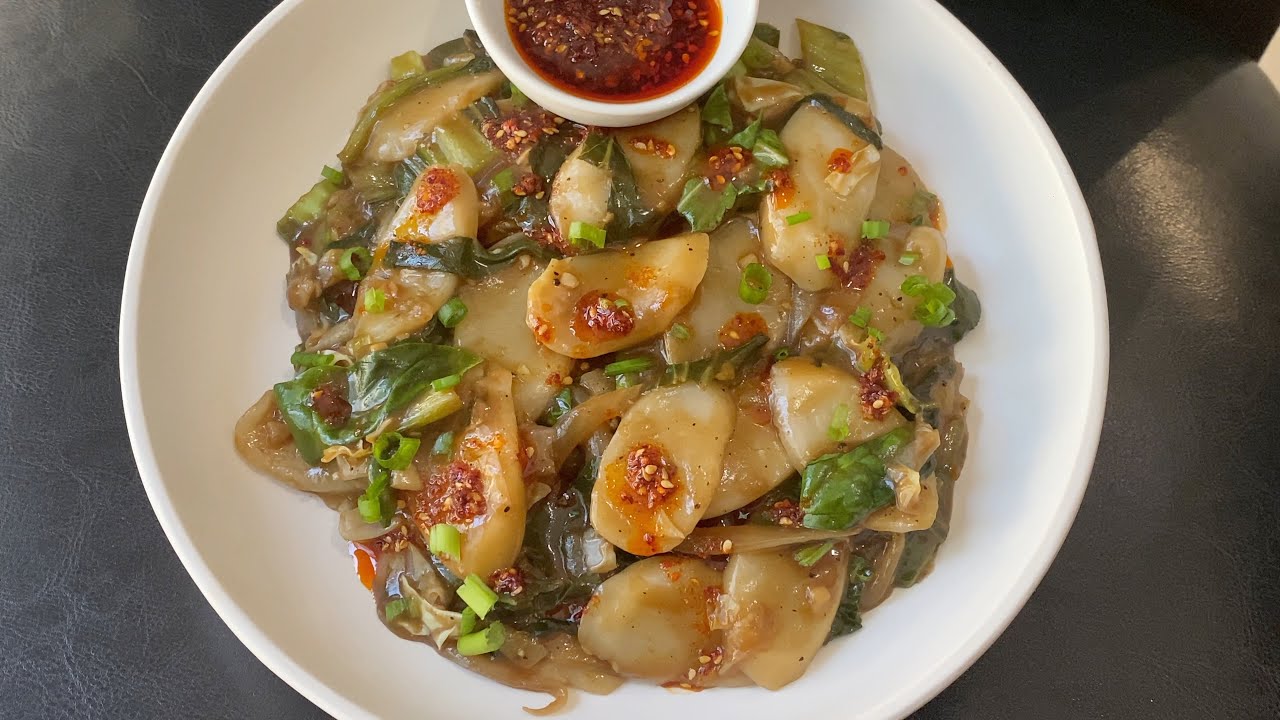 SHANGHAI STYLE RICE CAKES | 炒年糕 (NIAN GAO) | SIMPLY DELICIOUS RECIPE | VEGETARIAN MEDLEY - MADHAVI