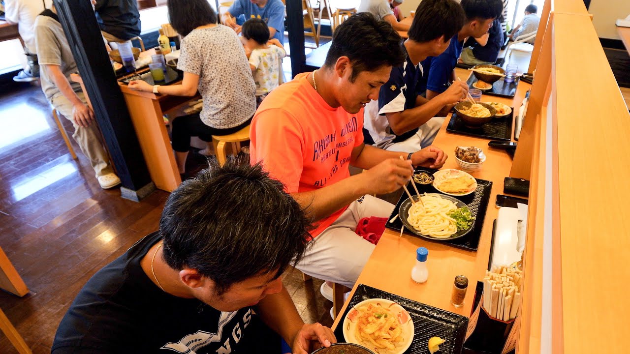 【石川】爆食い学生アニキが殺到する１０秒鬼速提供セルフサービスうどん屋が衝撃すぎた丨Japanese Tempura Udon Noodles