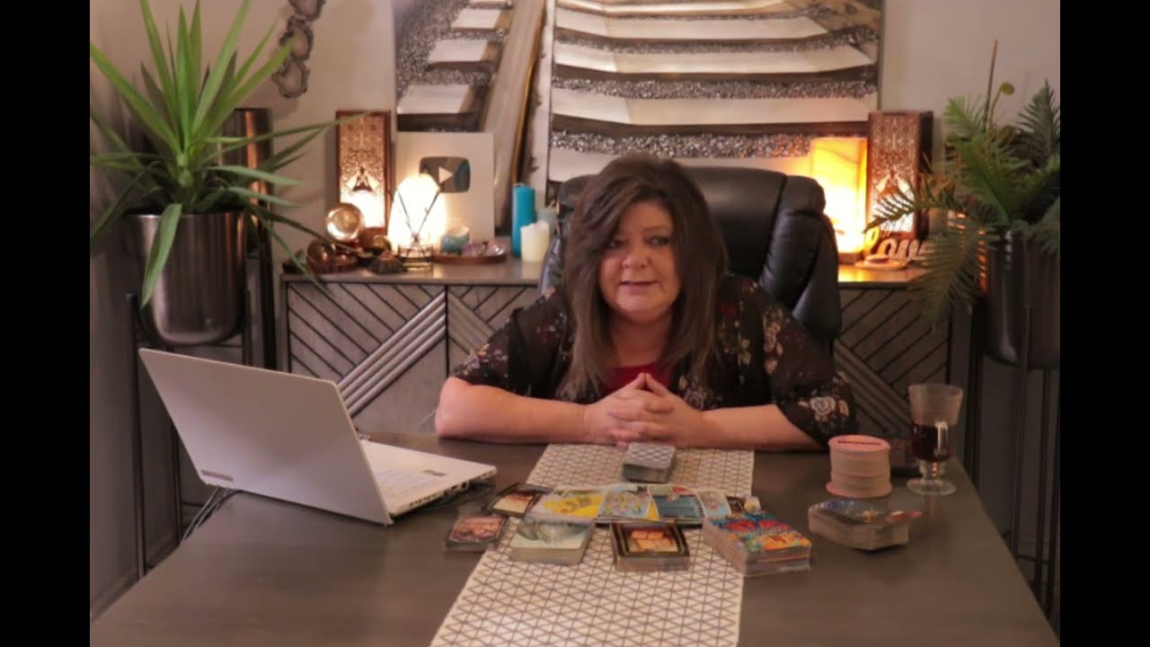 CAPRICORN DON'T GIVE UP ON LOVE/A RELATIONSHIP CAN BE HEALED. SOMEONE IS GETTING A SELF REALISATION!