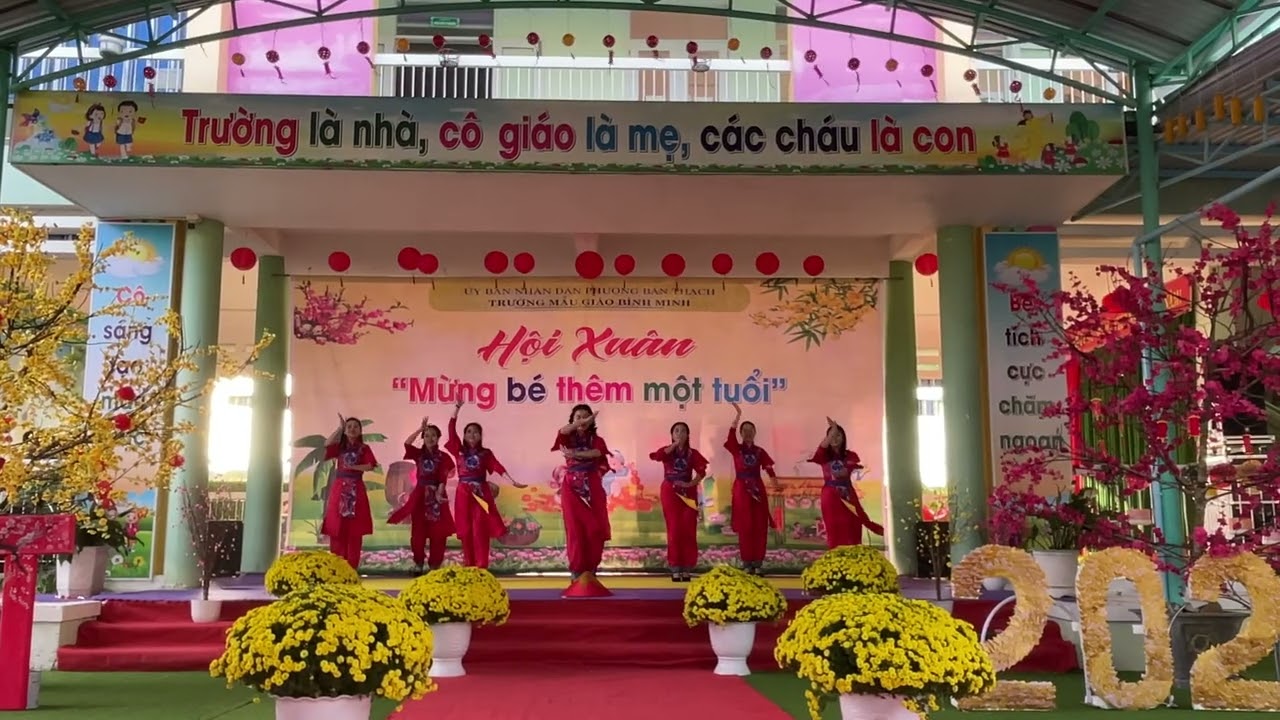 Múa “Kiếp sau vẫn là người Việt Nam”