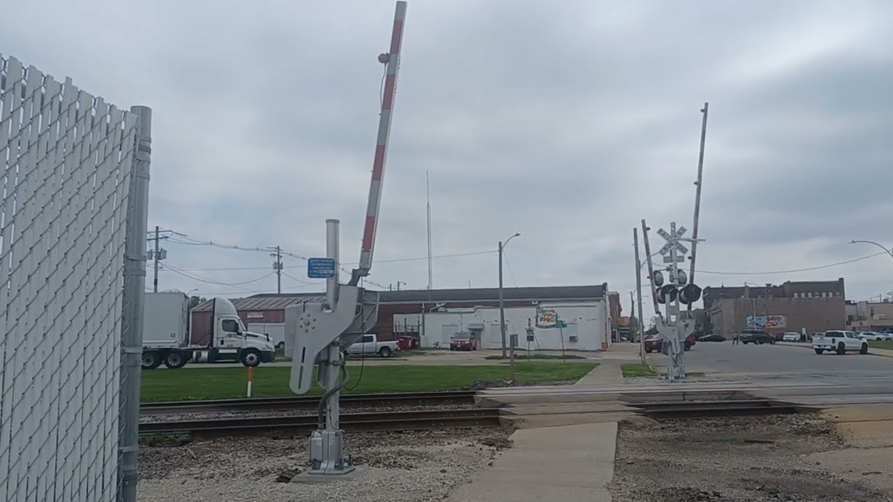 Perfect K5LA on Amtrak 206 on Train #4 Kewanee, IL 4/25/25