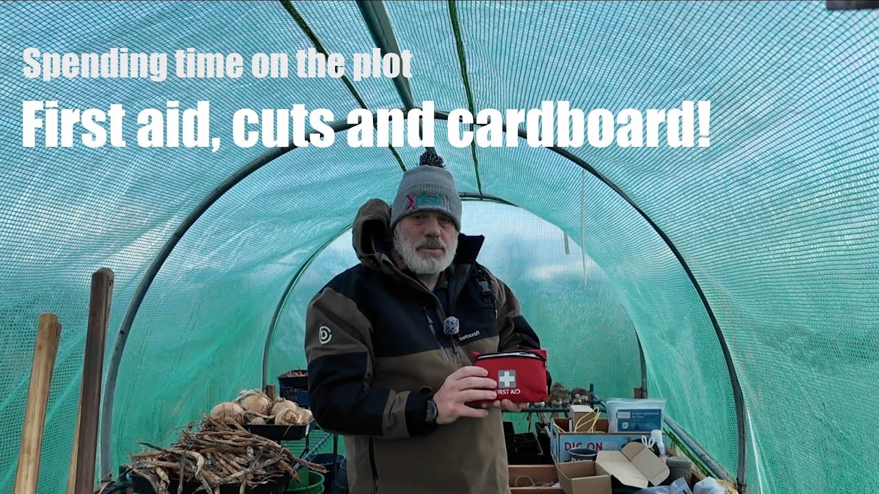 First aid, cuts and cardboard
