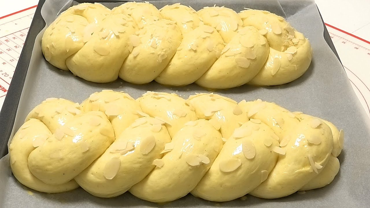 Пышное, волокнистое тесто.Финская Пулла-сдобная плетёнка/Finnish Pulla is a rich braid.
