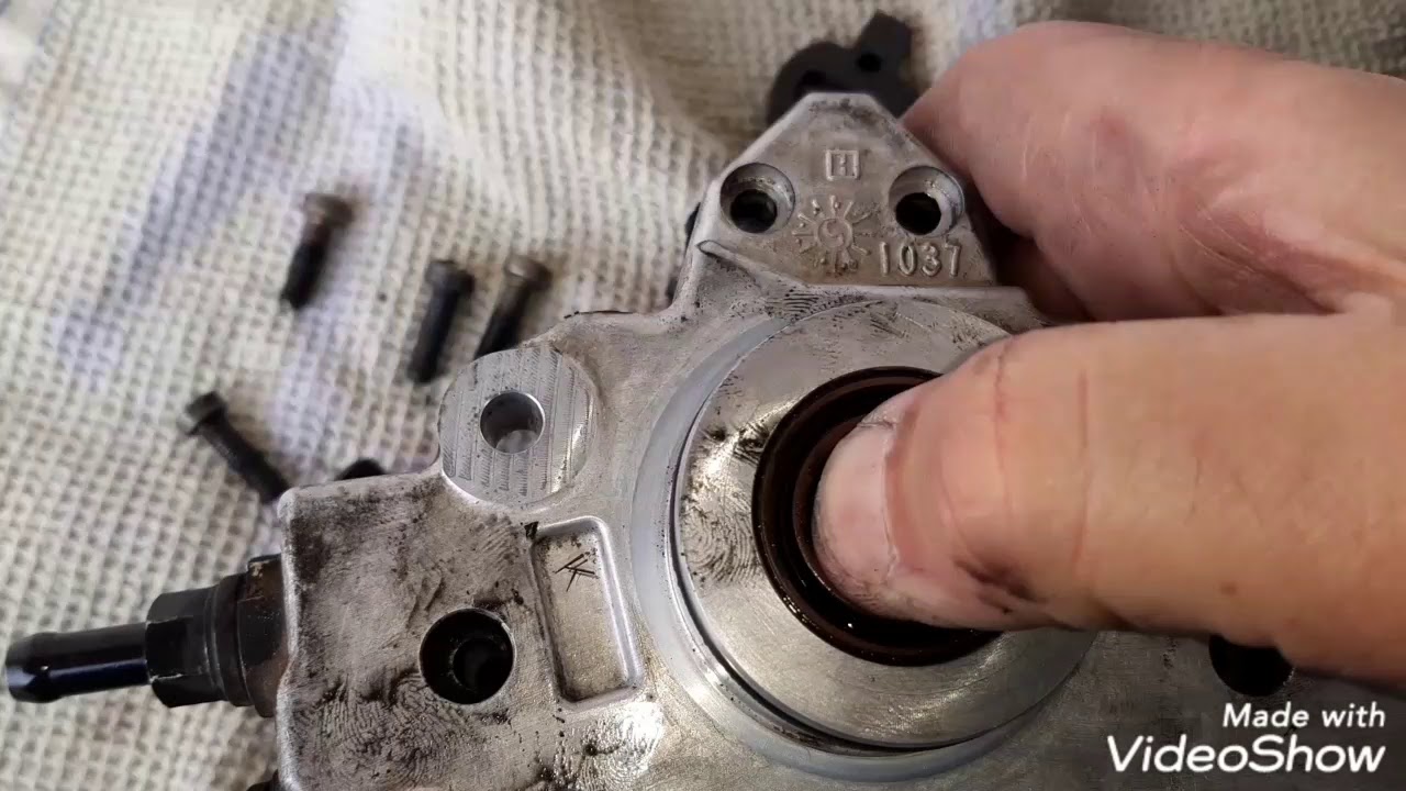 Mercedes C Class 220 cdi engine W203 Bosch diesel pump overhaul  N°0445010143 Author G. Iannarelli