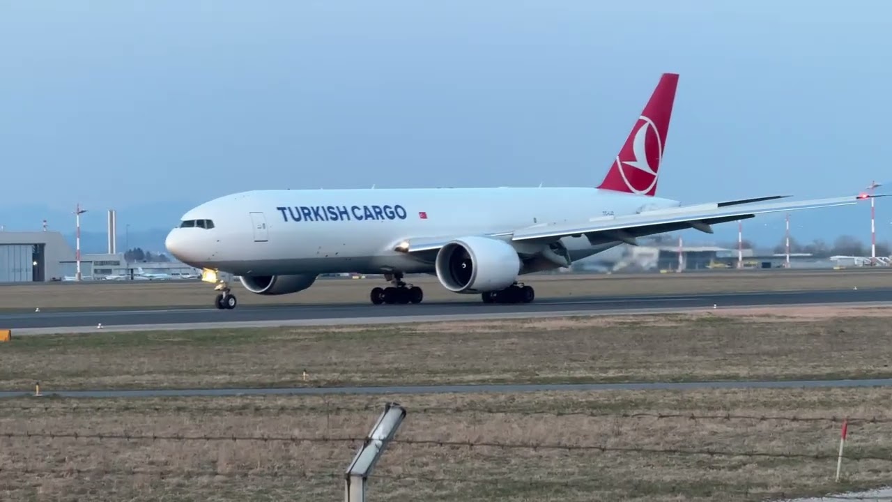 Turkish  Cargo Boeing 777-F landing in LOWL