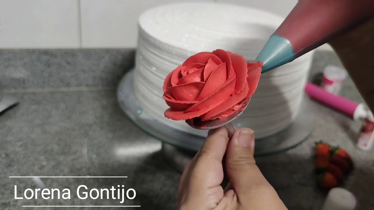 BOLO COM ROSAS VERMELHAS | COMO FAZER ROSAS COM CHANTILLY  | LORENA GONTIJO