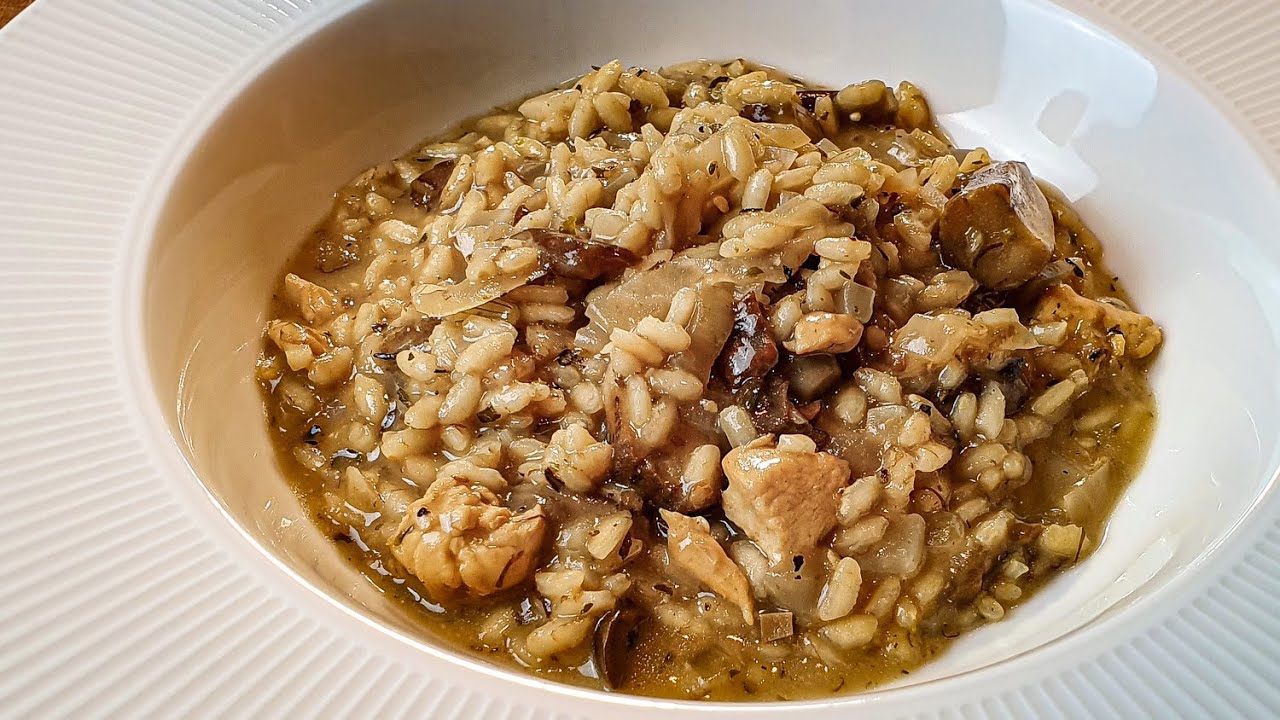 Risotto grzybowe z kurczakiem - sycący obiad, który zrobisz na jednej patelni!