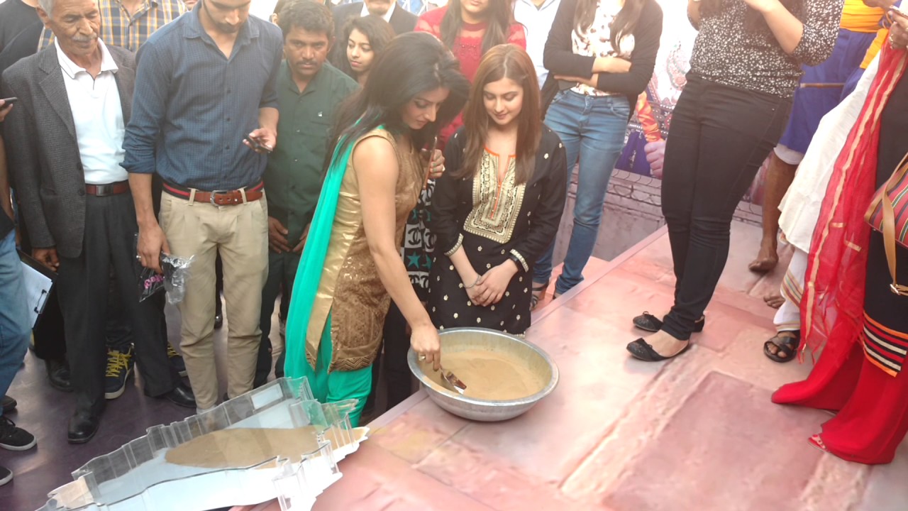 Actress Sonia Singh and Tunisha Sharma paying tribute to Maharaja Ranjeet Singh