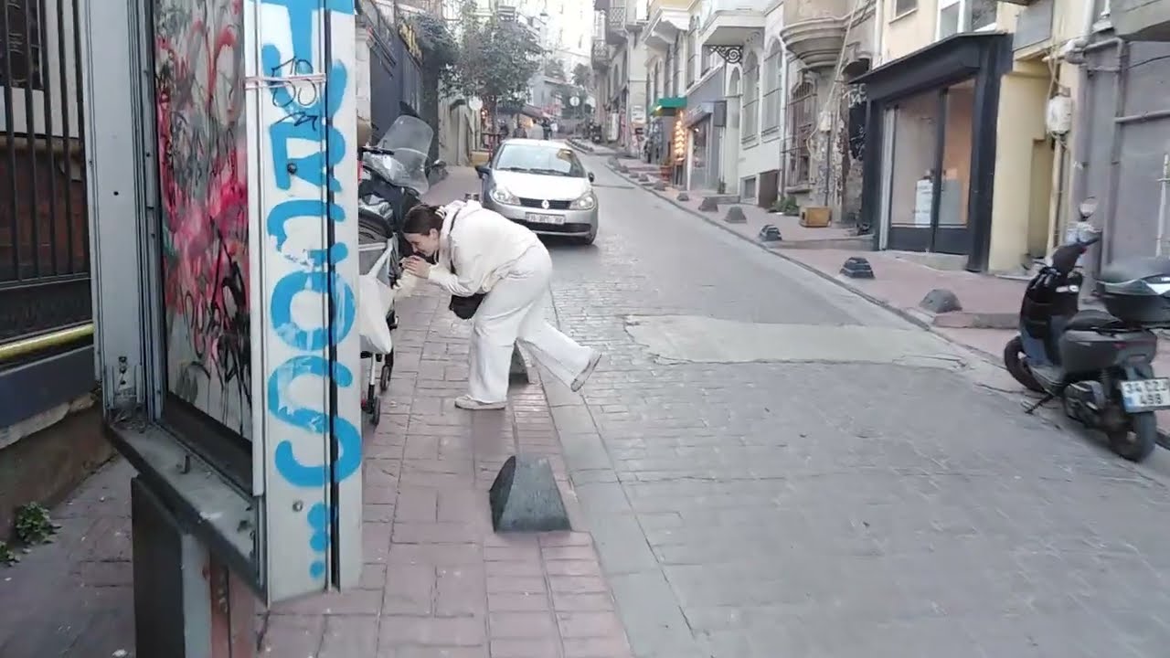 Прогулка по стамбулу в центре города, Турция A walk through Istanbul's city center, Türkiye