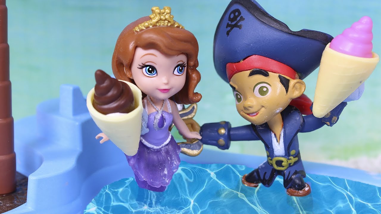 👑 PRINCESA SOFIA 👑 Jake el pirata y Sof&iacute;a van a playa y toman un helado | Princesa Sofia Espa&ntilde;ol