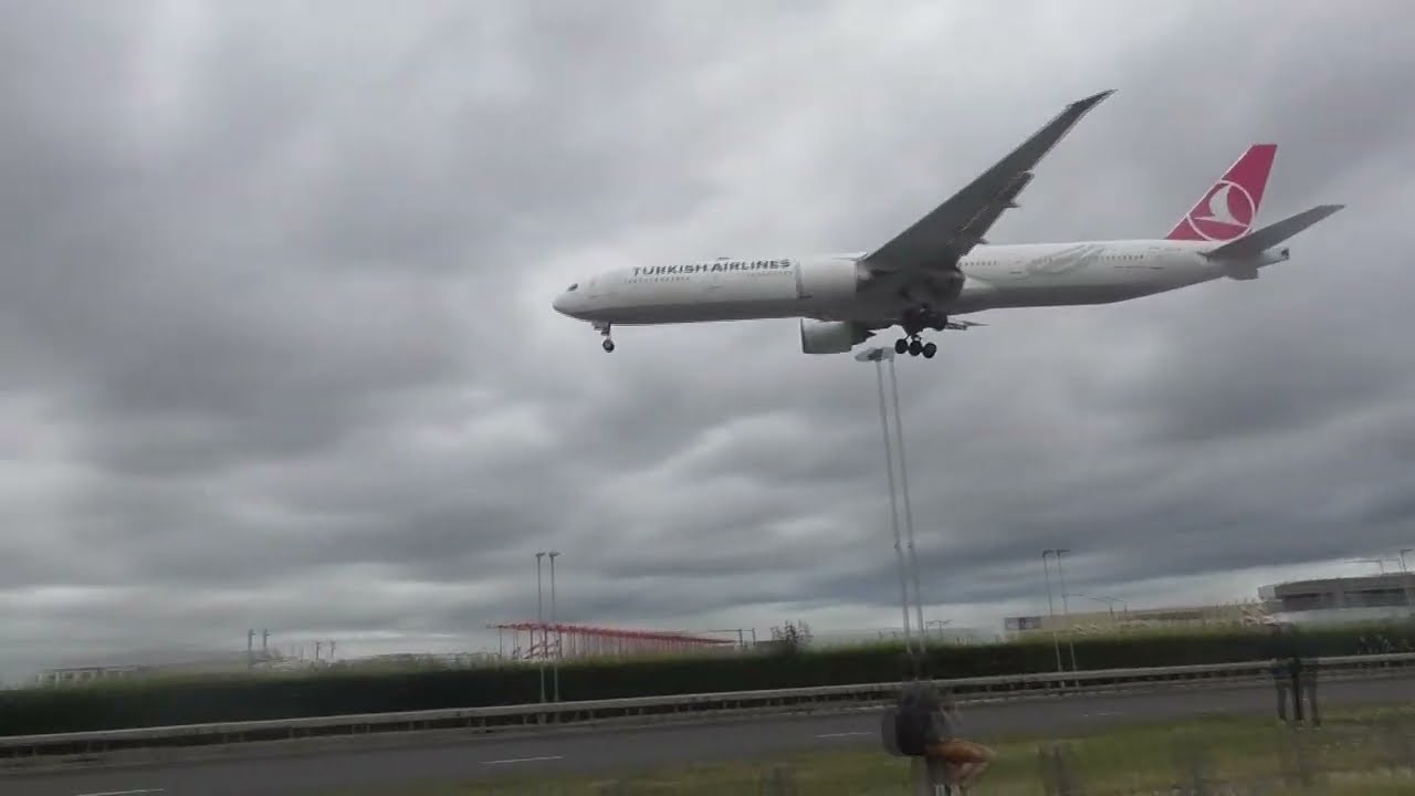 Planespotting at London Heathrow -Myrtle Avenue arrivals at Runway 27L- 5/7/2025