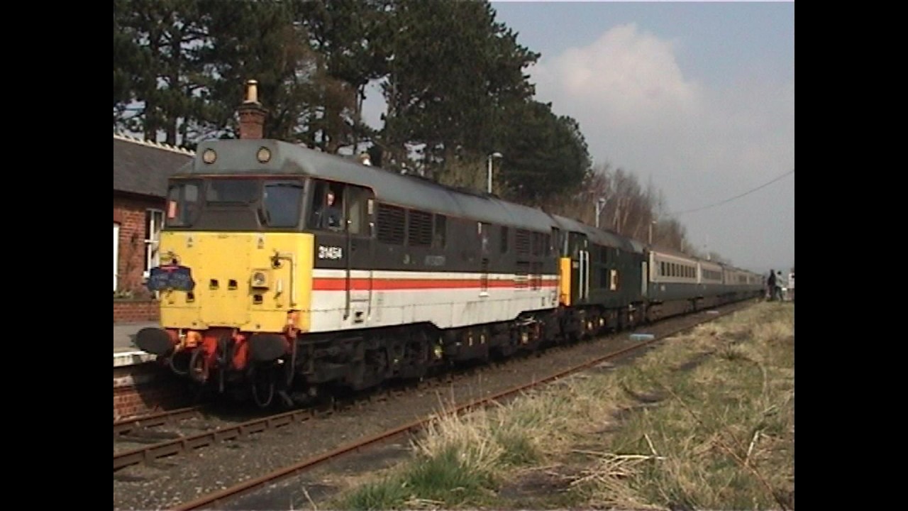 Double headed Class 31s to Whitby on rail tour.#nymr #train #railway #whitby #trainspotting #snow