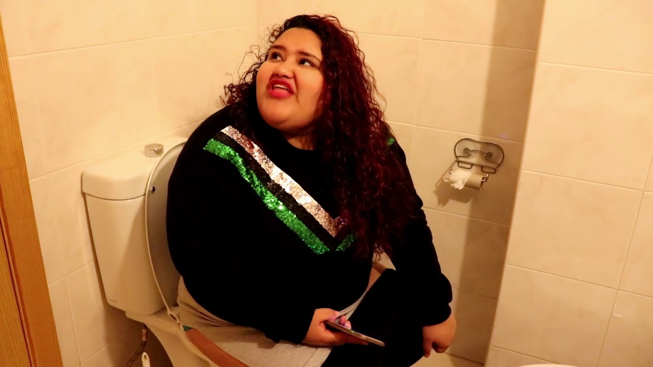 Cuando te dan ganas de entrar al baño y esta ocupado