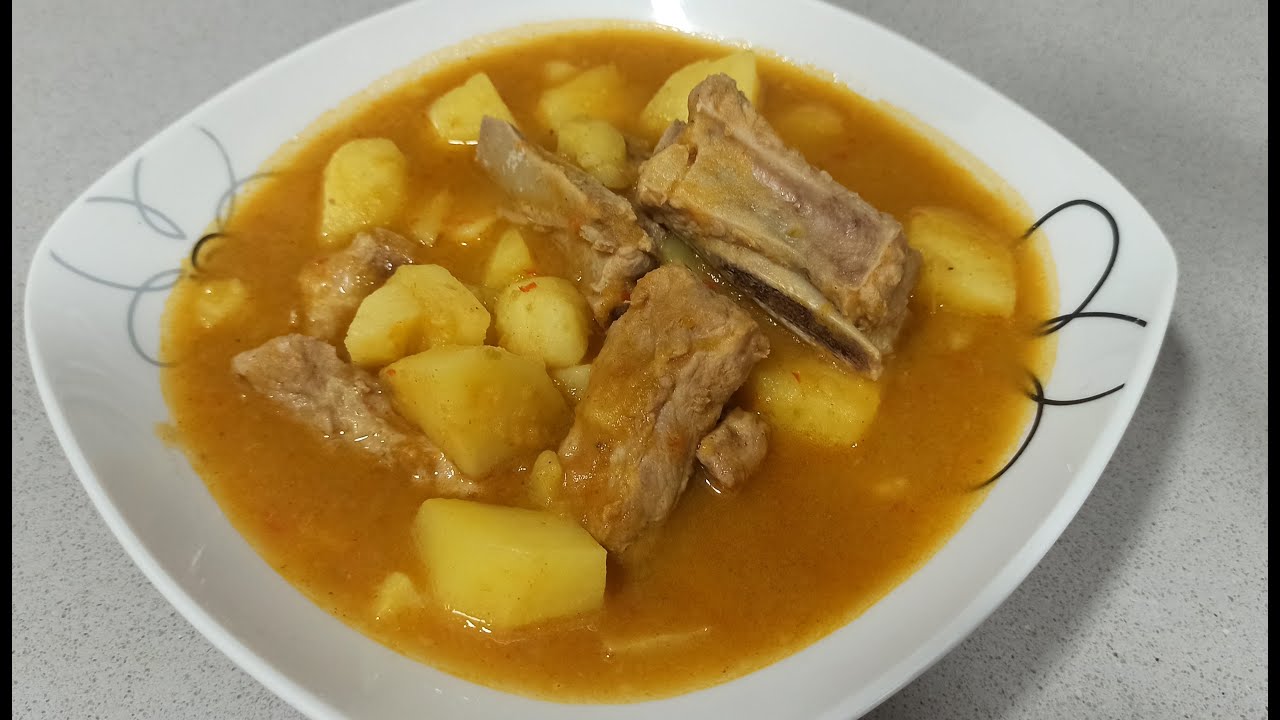 Guiso de patatas con costillas con Mambo!! Iris Cocinando con Mambo!!