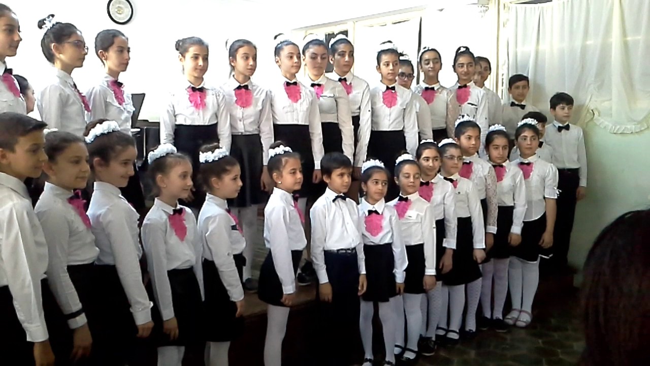 4 nömrəli  musiqi məktəbinin xor kollektivi - xormeyster  Elmira Mansurova .Uşaqlar sevinsin həmişə