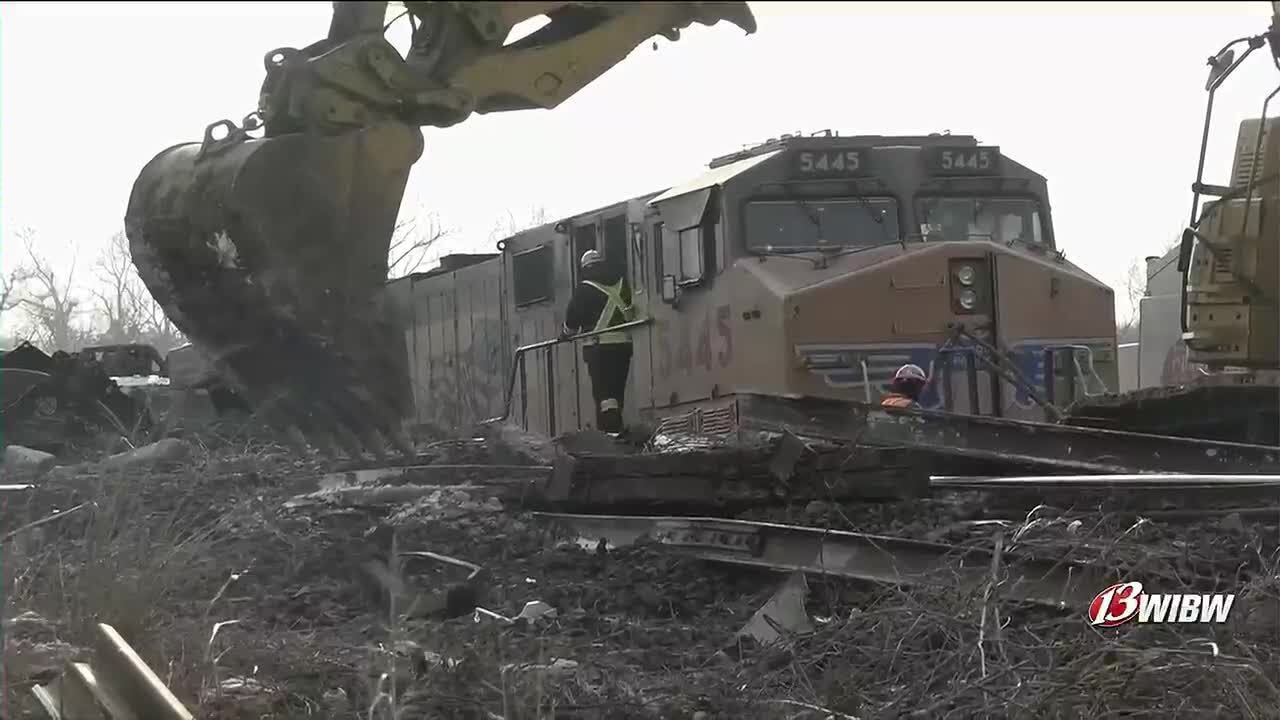 Train derails west of Perry, overturns engine and multiple railcars