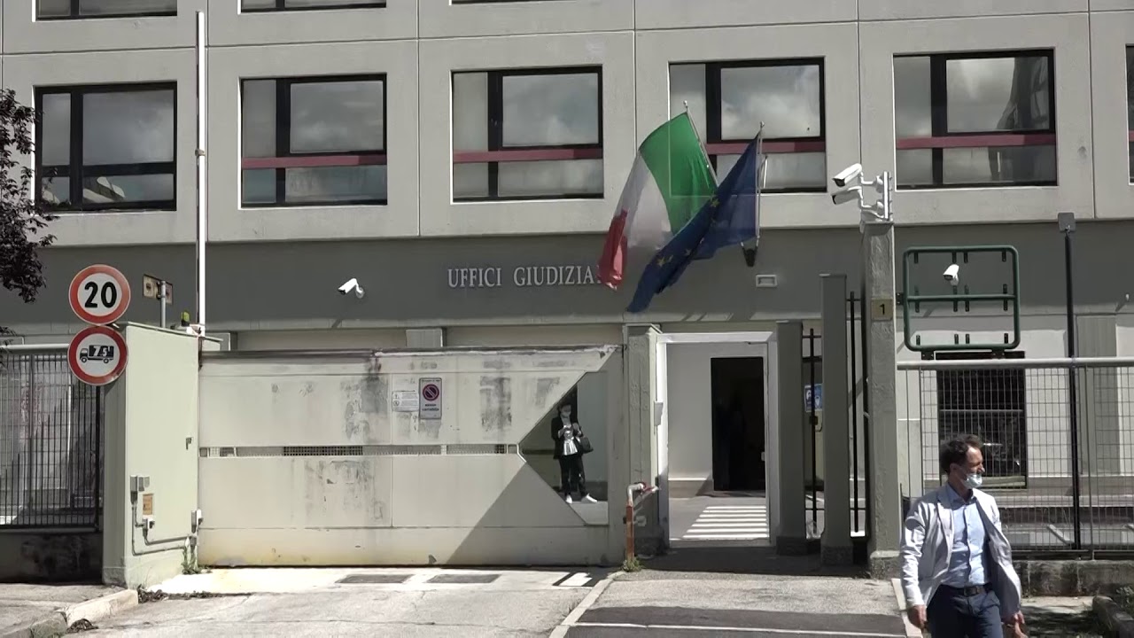 Mafia, Bari: picchiato per strada il padre di un “pentito”
