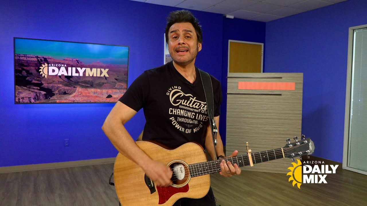 Country music artist donates guitars to spread hope