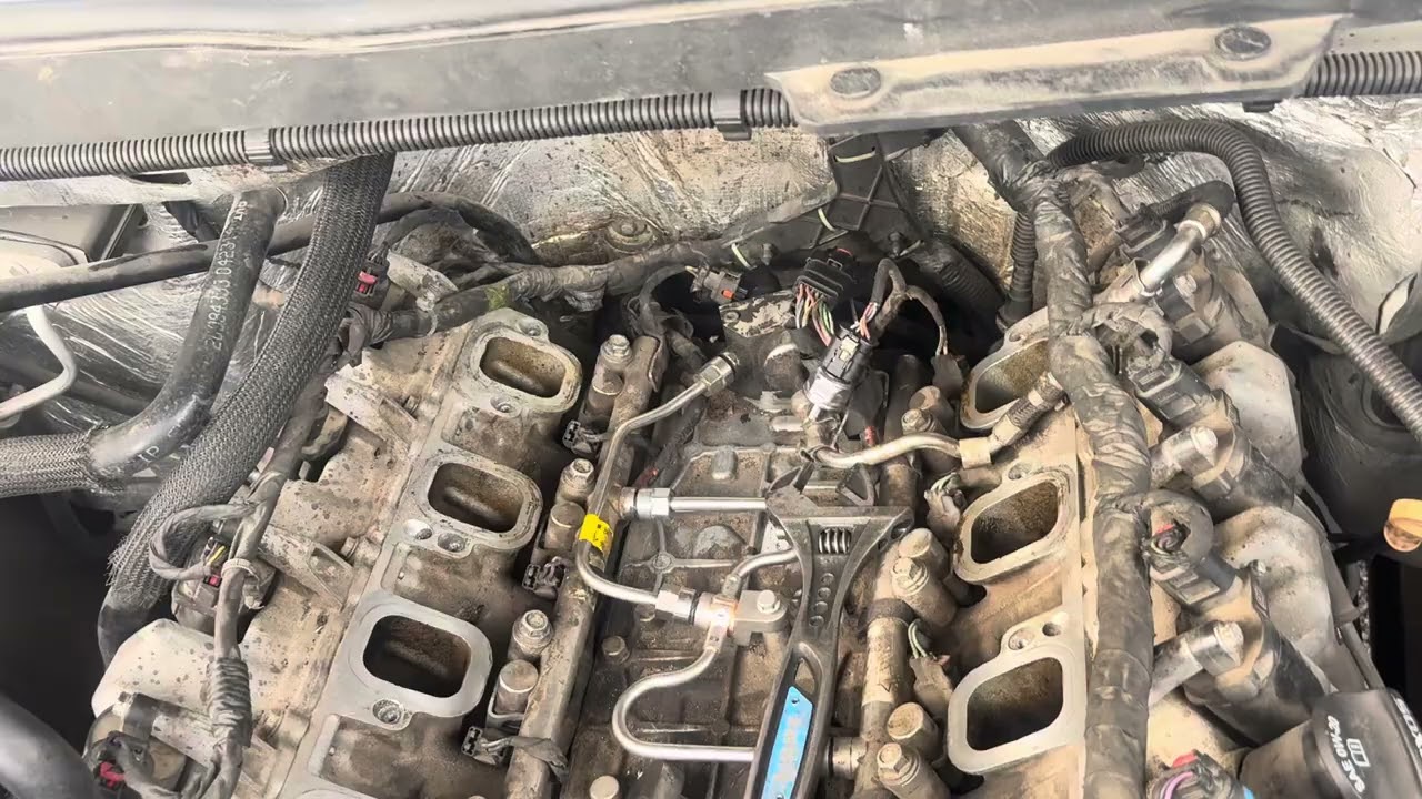 Проверка и замена датчика давления в топливной рампе Chevrolet Silverado. Звоните в сервис 832618...