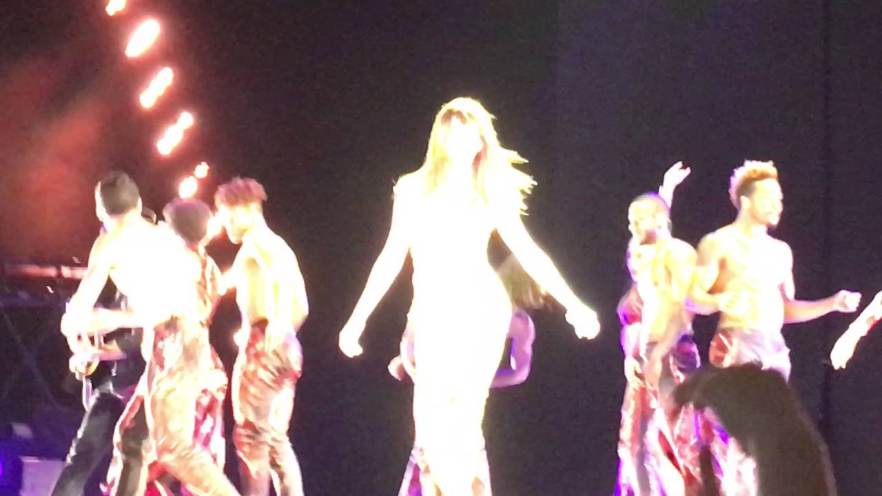 Selena Gomez - Body Heat - Revival Tour - 2016-06-28 - Xcel Energy Center; Saint Paul