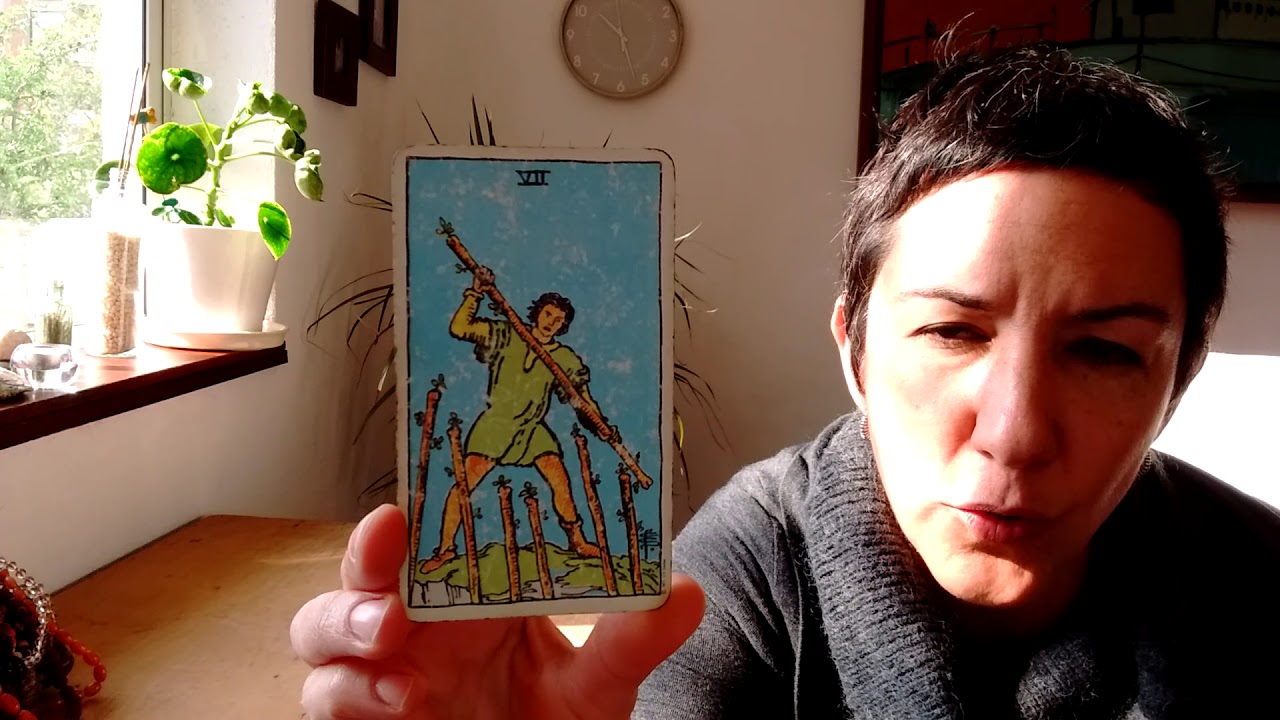 Tirada de Tarot para decidir entre dos opciones usando tres cartas