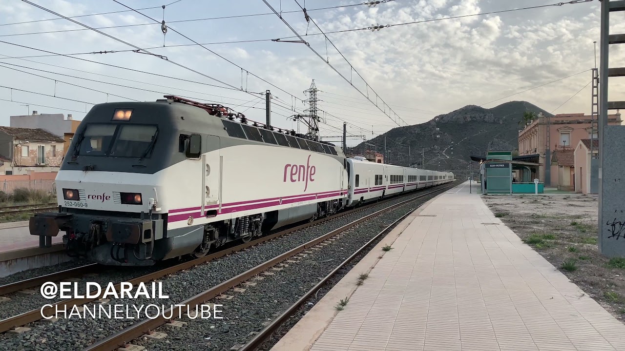 Tren Talgo 7 rama B33 por la estación de Elda-Petrer. #EldaRail
