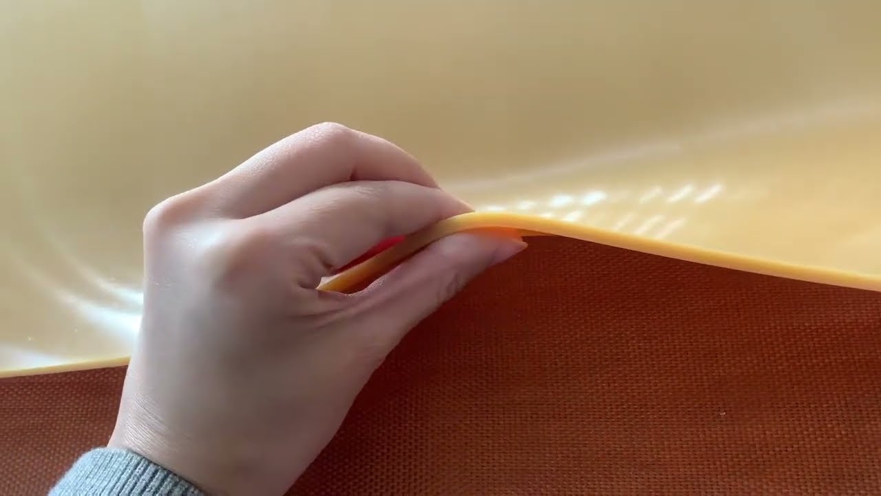 High quality natural rubber sheet products are in production