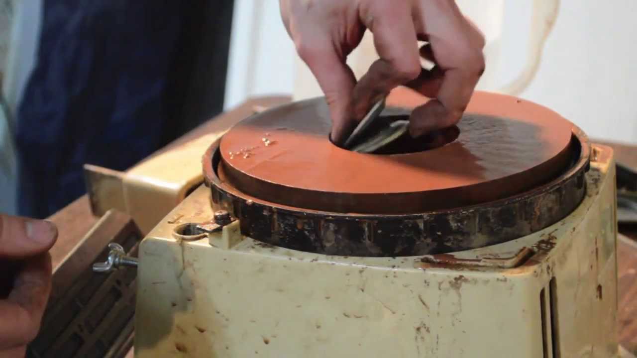 Makita 9820 Electric Sharpener - How to flatten your waterstones on an electric sharpener