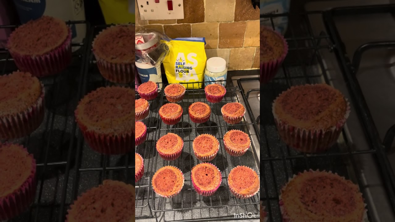 Valentine cupcake, white chocolate cupcakes with white chocolate and cream cheese frosting 😋❤️