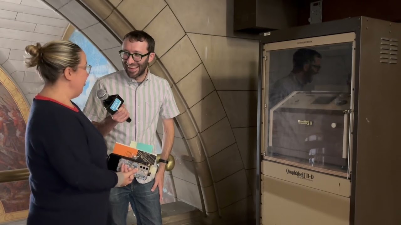 Who lives inside the Allegheny County Courthouse tower?