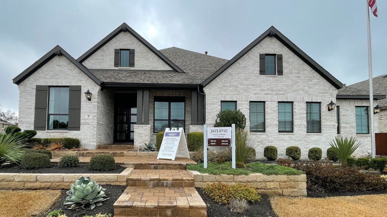 Inside the 213 Plan by Highland Homes in Kyle, TX | 6 Creeks