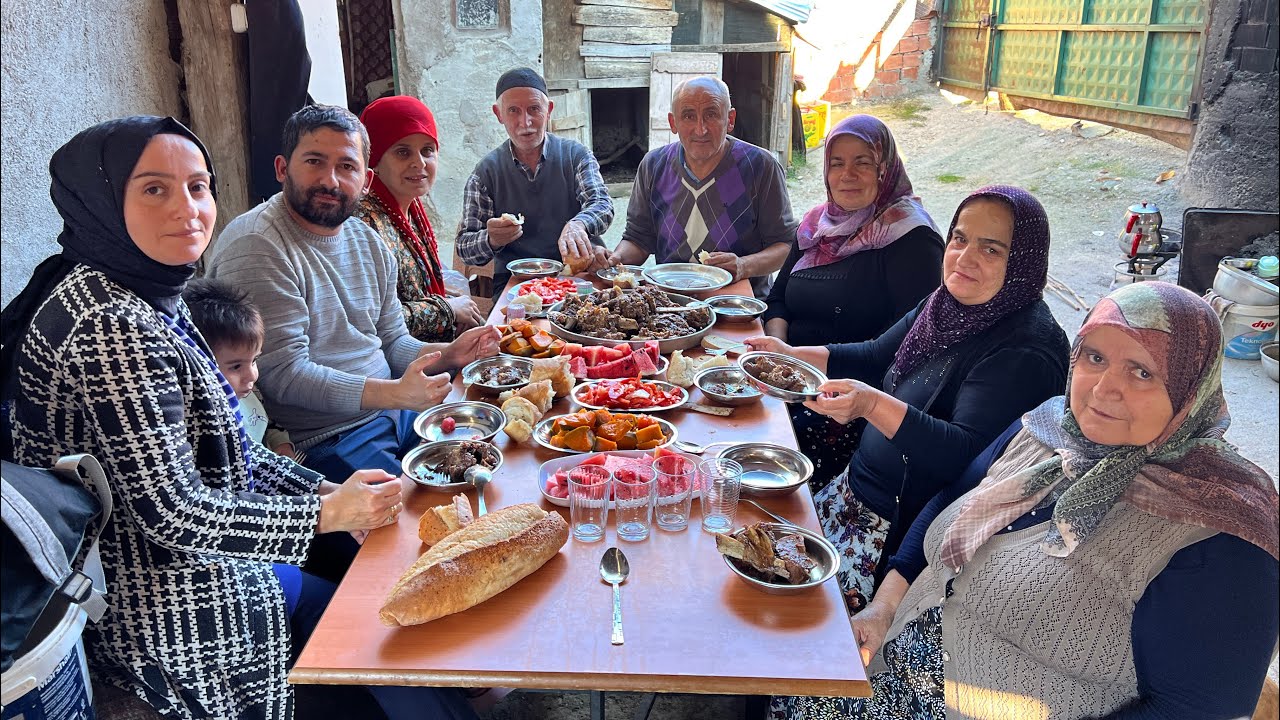 Evin önünde komşularla kemikli et yaptık 
