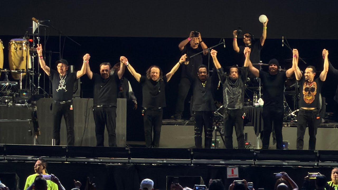 Los Acosta - Como una Novela / Final del concierto (En vivo Arena Ciudad de México)