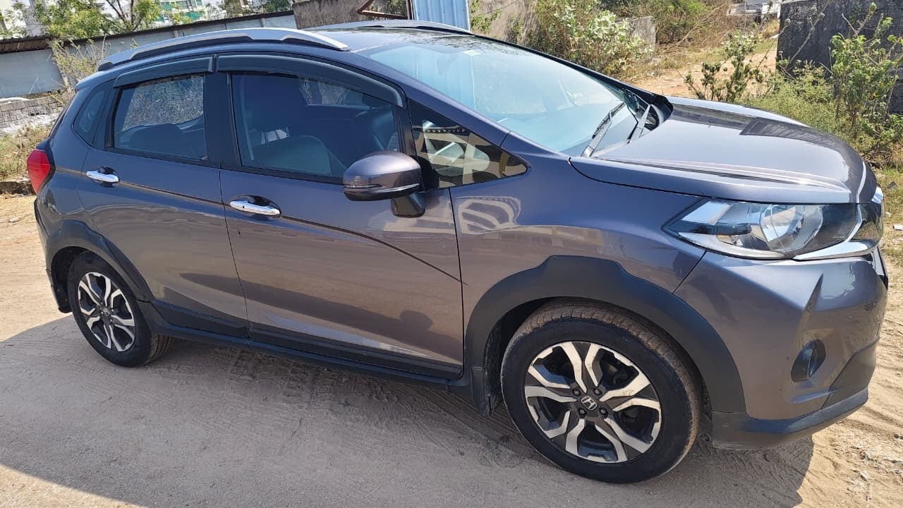 Honda WRV VX, модель 2018 года, люк, высокий верх, дизель, ⛽️, пробег 108000 км, цена 6,3 лакха, ...