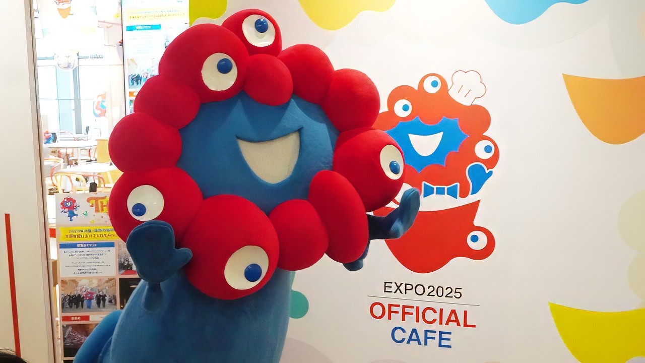 EXPO2025 オフィシャルカフェ　ミャクミャク登場