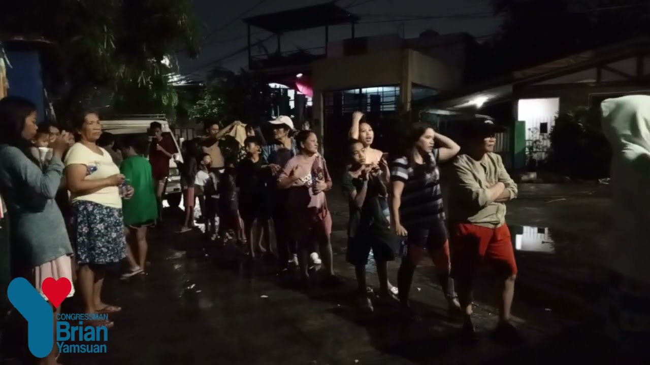 KAHIT GABI NAG-SESERBISYO FOOD TRUCK NI CONGRESSMAN BRIAN YAMSUAN NASA HAISE 1 BARANGAY MOONWALK