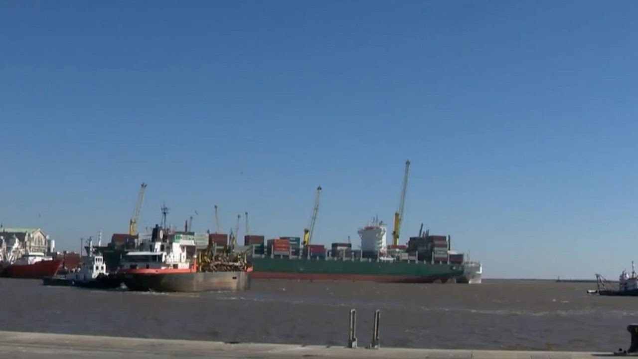 Argentina autorizó dragado de canal de acceso al puerto de Montevideo