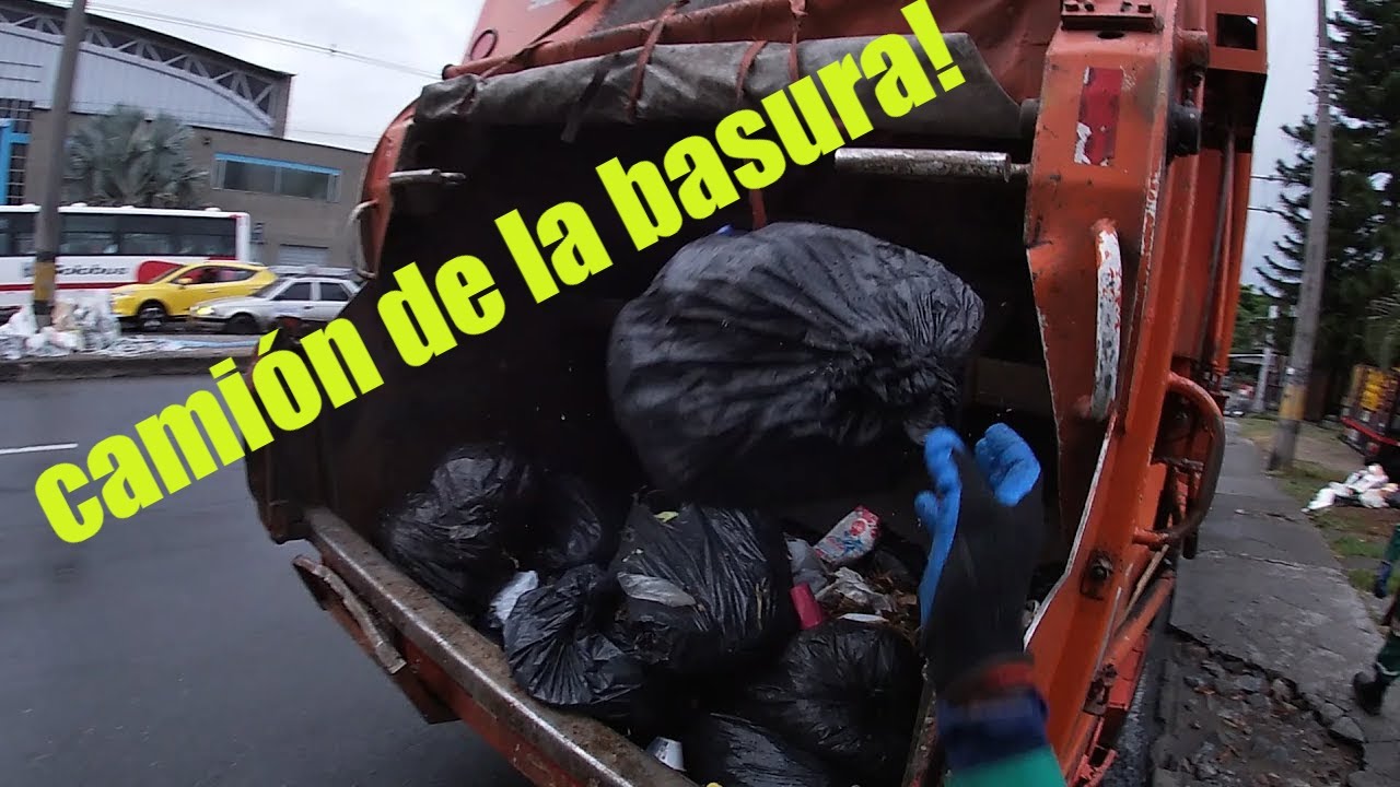 RECOLECCIÓN DE BASURAS EN MEDELLIN  #medioambiente #calentamiento #recolector #camiones