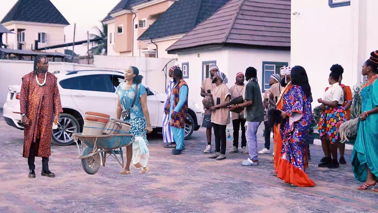 On His Return From Abroad D Prince Fell In Love At First Sight With A Food Seller - Nigerian Movies
