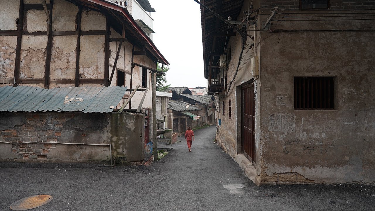 China's rural town walk. Life in the old streets and alleys. Rentuo(仁沱), Chongqing・4K