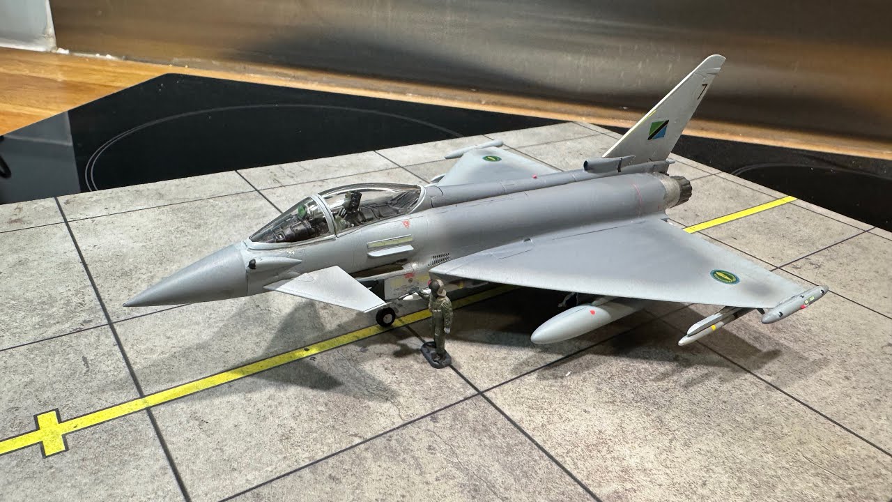 Модель 1/72 Revell Eurofighter EF2000 Typhoon — вымышленные ВВС Танзании 🇹🇿. Урсула Один!