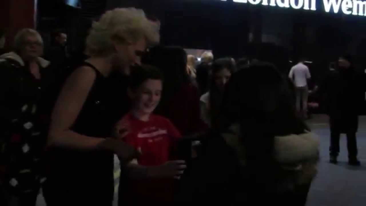 CHLOE JASMINE MEETS FANS