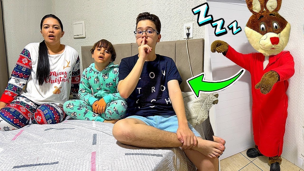 O COELHÃO CHEFE VOLTOU E INVADIU NOSSO QUARTO E NOS ENCONTROU!! VAMOS DERROTAR O MALVADÃO