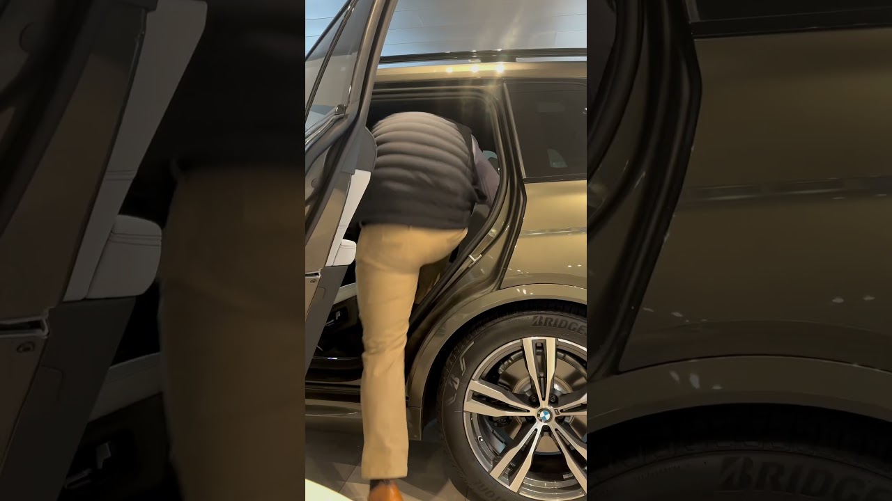 Take a Seat in The 3rd Row of The BMW X7 &bull; #bmw #bmwx7 #suv #cars #bmwlove #bimmer #carshorts #fyp