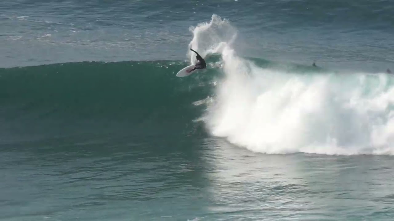 Clean Surf conditions at Coxos with Locals and Pros (Kanoa Igarashi). 8 Nov 2024, Raw clips