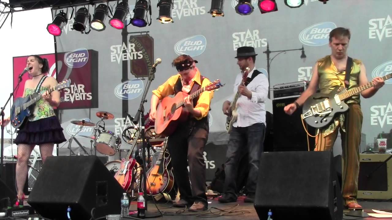 Little Queens, Chicago's Heart tribute band, performs 